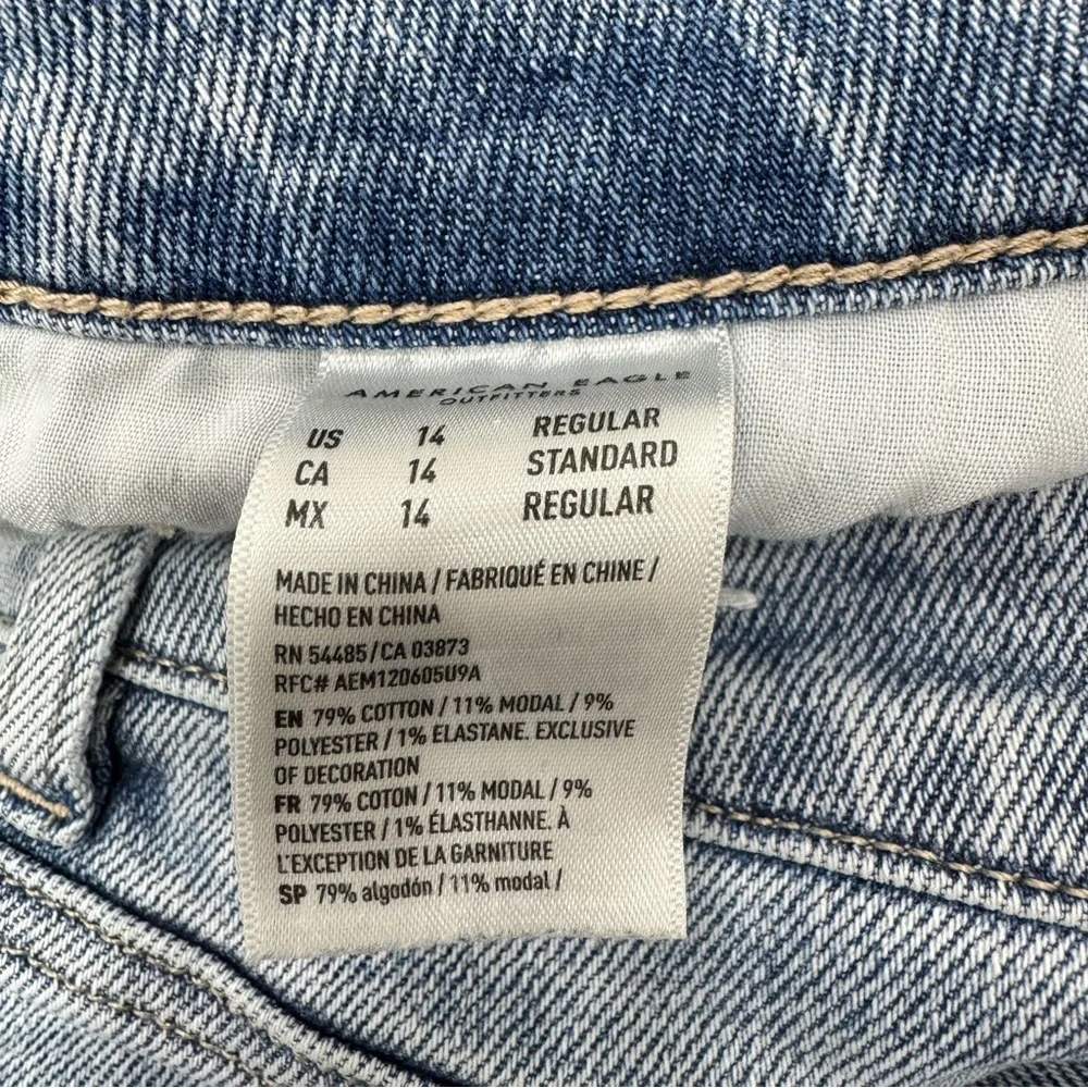 American eagle high rise mom straight jeans light wash Sz 14 regular